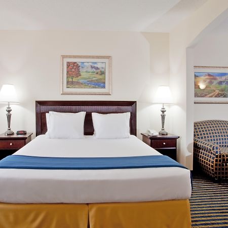 Holiday Inn Express & Suites Chesapeake By Ihg Экстерьер фото